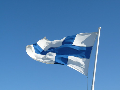 Självständighetsdagens tvåspråkiga gudstjänst Finlands flagga